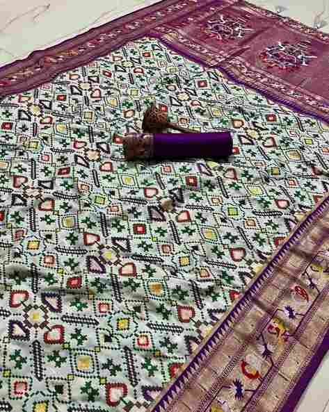 -473Wx593H-701225361-white-MODEL